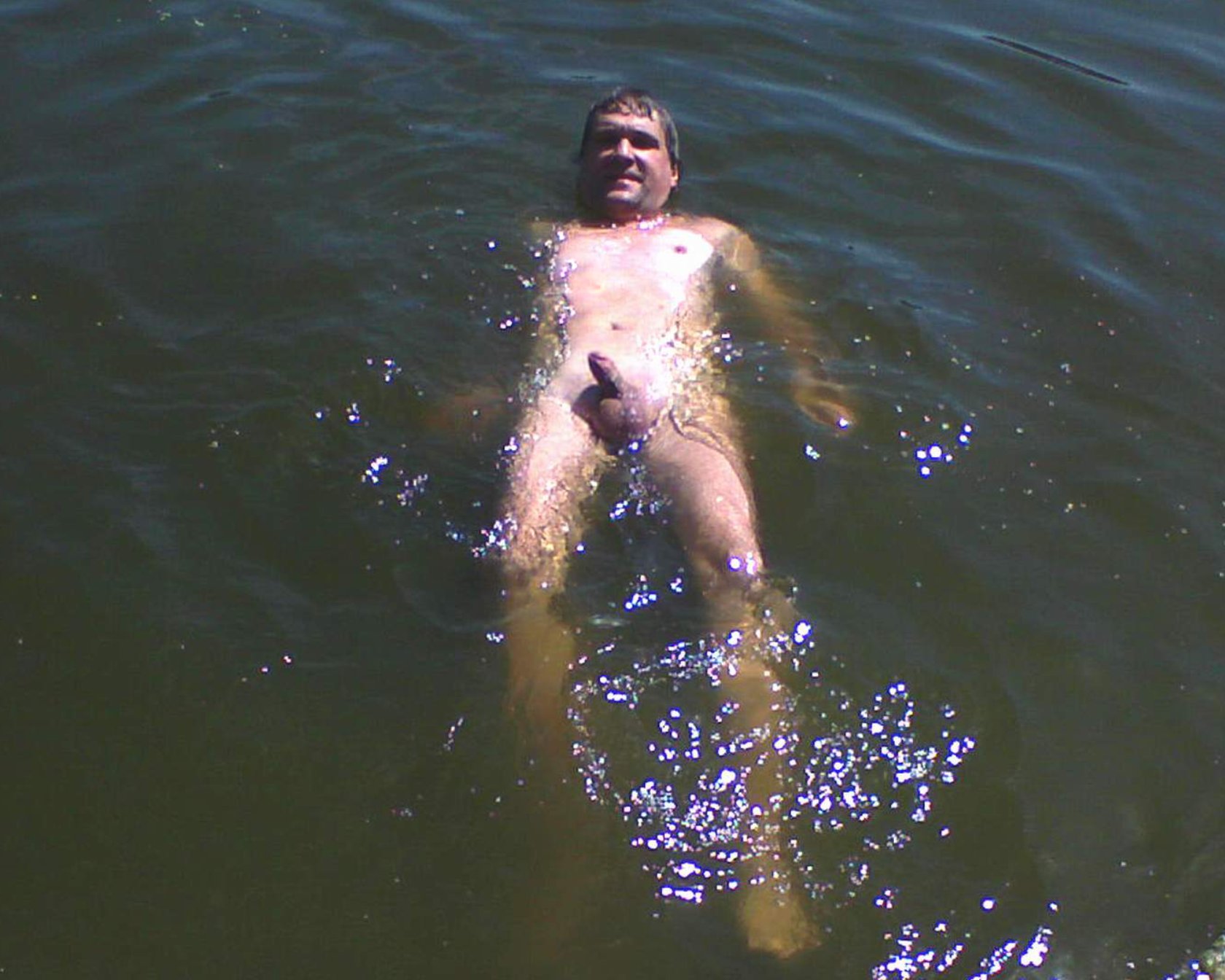 парни купаются голые на реке фото 58